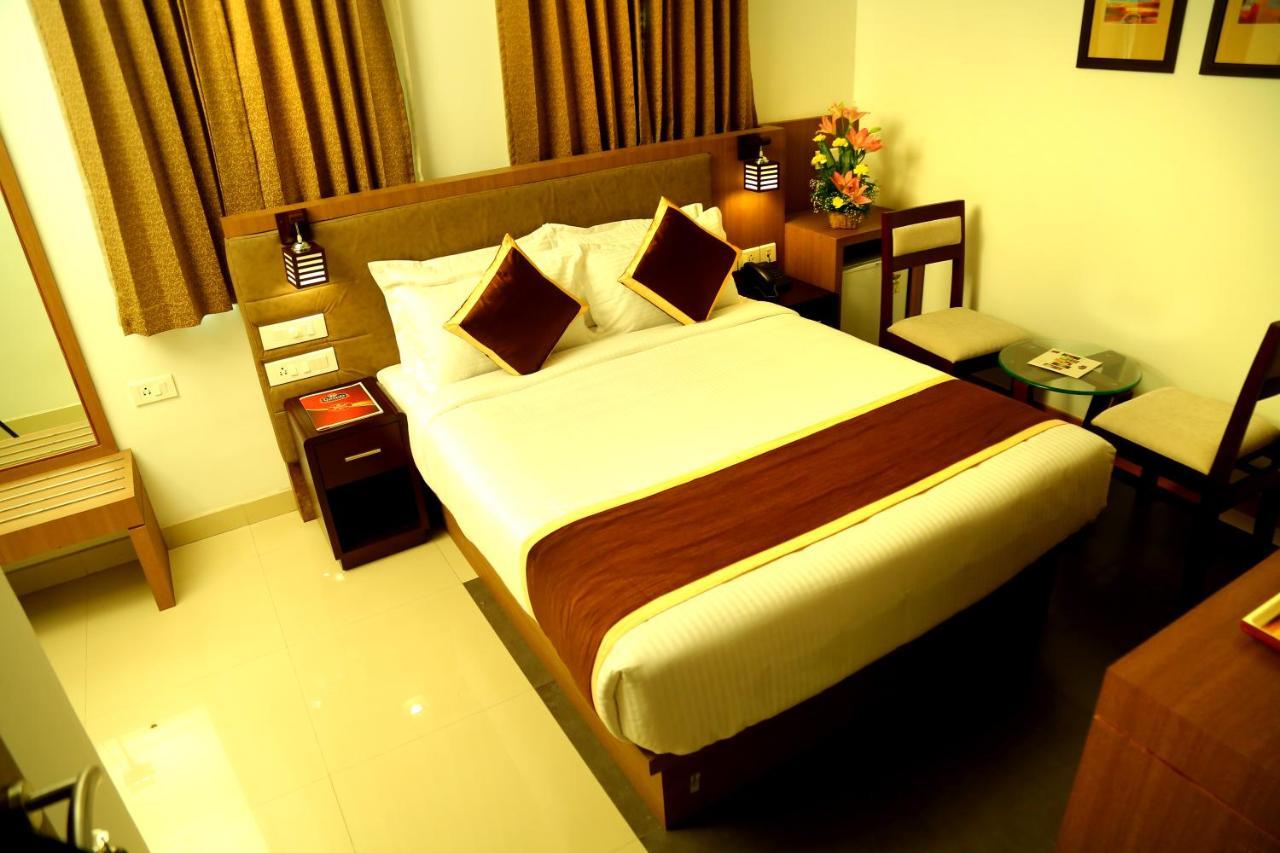 Hotel De Grand Kozhikode Esterno foto