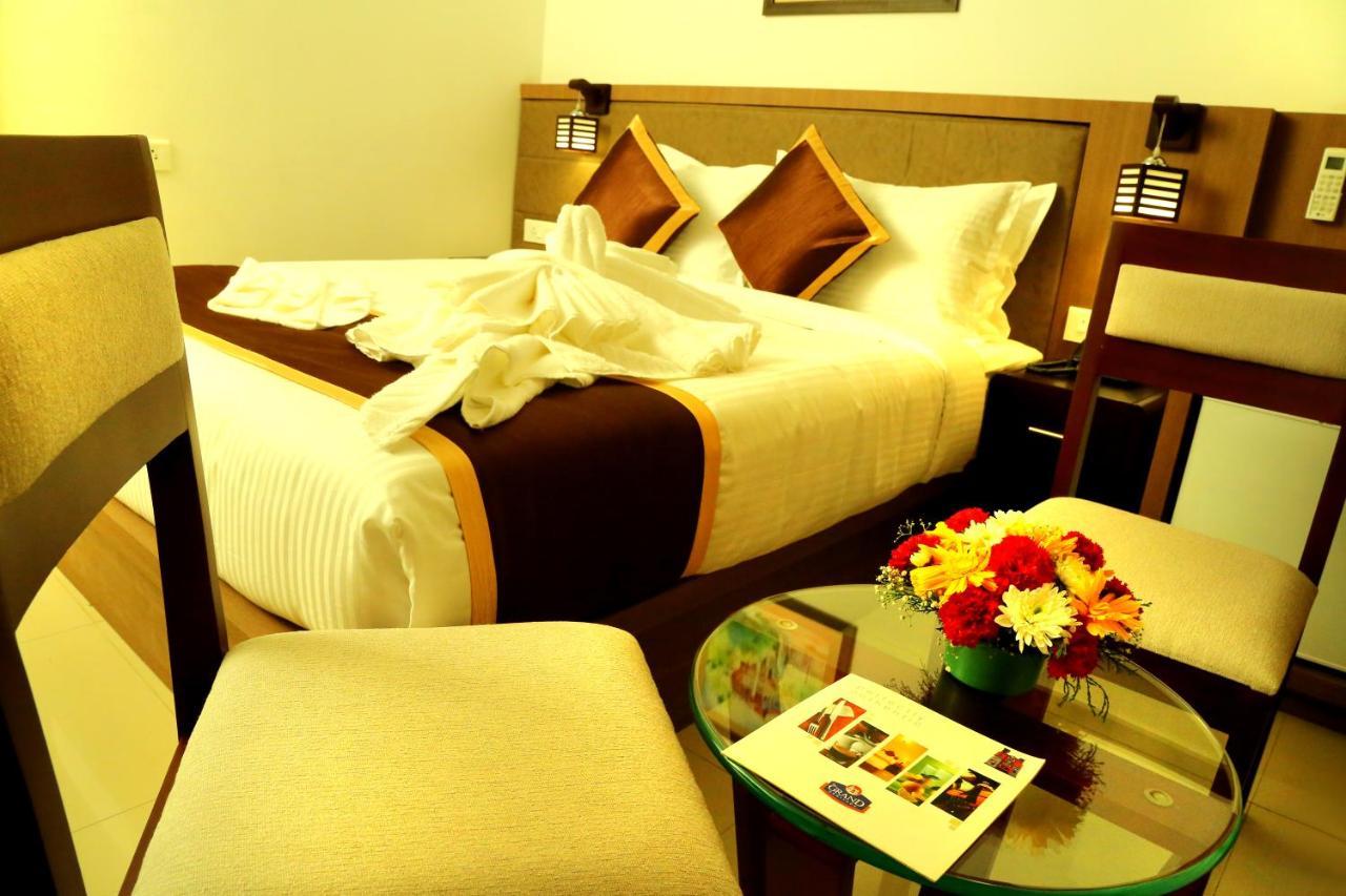 Hotel De Grand Kozhikode Esterno foto