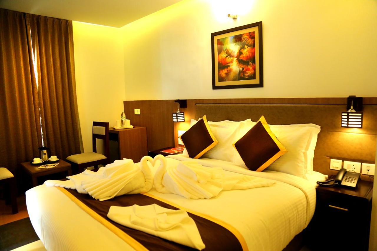Hotel De Grand Kozhikode Esterno foto