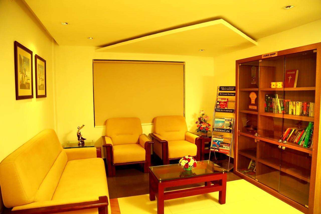 Hotel De Grand Kozhikode Esterno foto