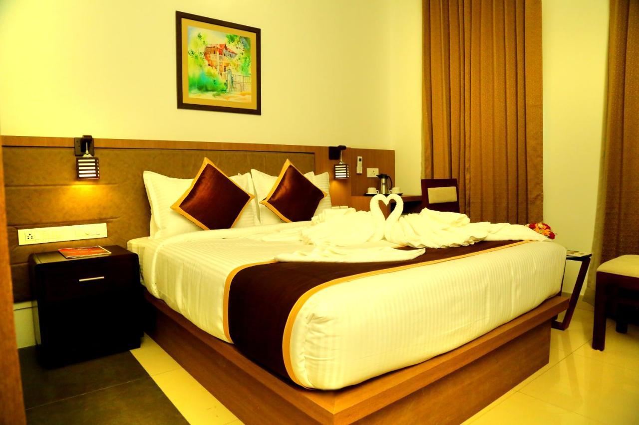 Hotel De Grand Kozhikode Esterno foto