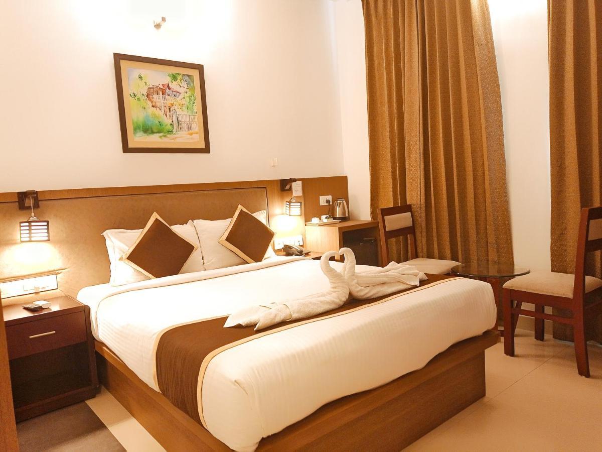 Hotel De Grand Kozhikode Esterno foto