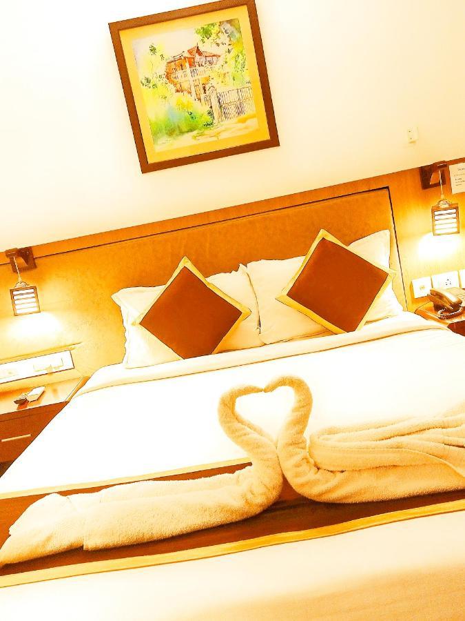Hotel De Grand Kozhikode Esterno foto