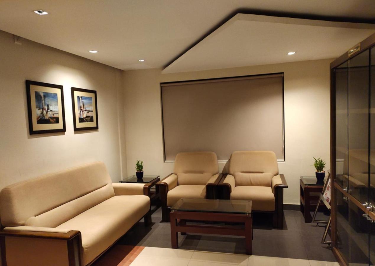 Hotel De Grand Kozhikode Esterno foto