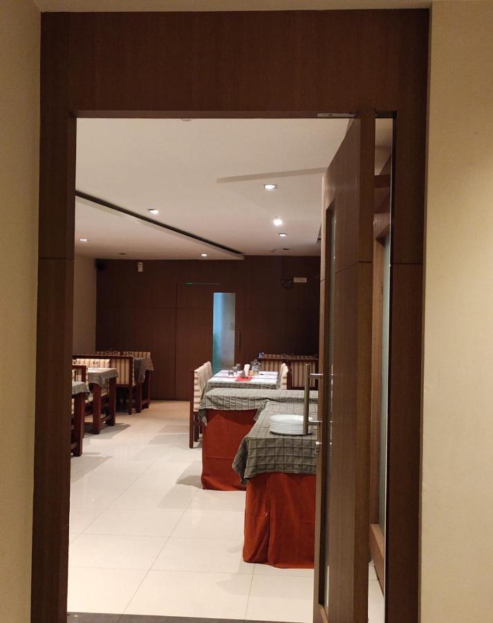 Hotel De Grand Kozhikode Esterno foto