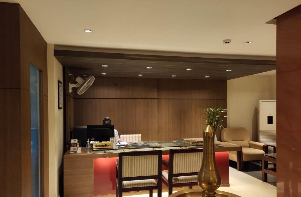Hotel De Grand Kozhikode Esterno foto