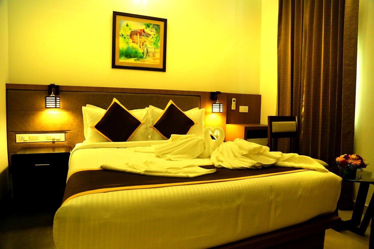 Hotel De Grand Kozhikode Esterno foto