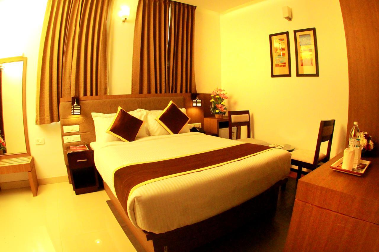 Hotel De Grand Kozhikode Esterno foto